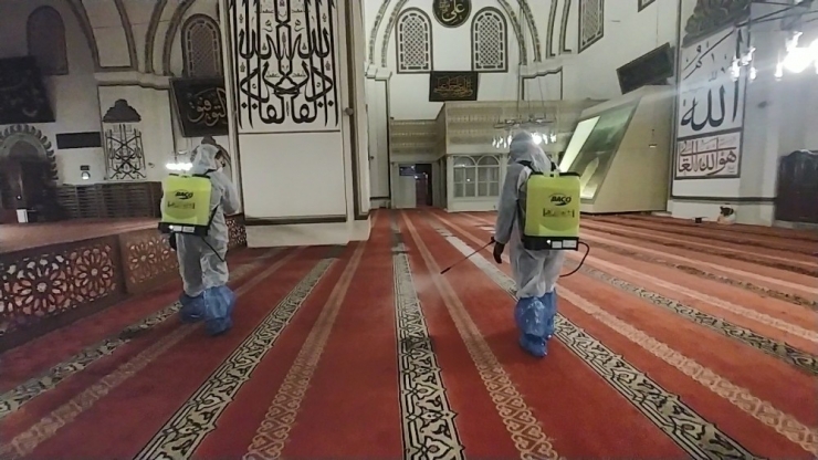 Bursa’da Ulucami Ve Türbelerde Virüs Temizliği