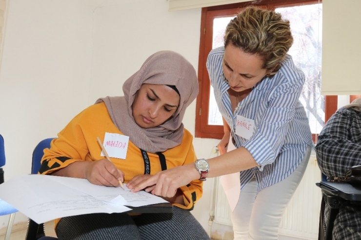 Çankaya’dan Mülteci Kadınlara Eğitim Desteği