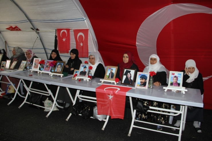 Hdp Önündeki Ailelerin Evlat Nöbeti 193’üncü Gününde