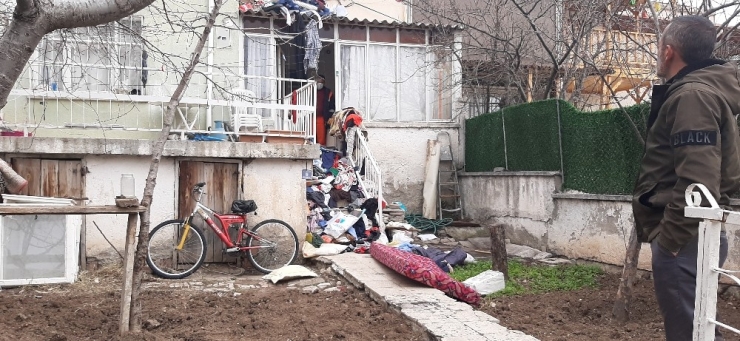 Çorum’da Bir Evden İki Kamyonet Çöp Çıktı