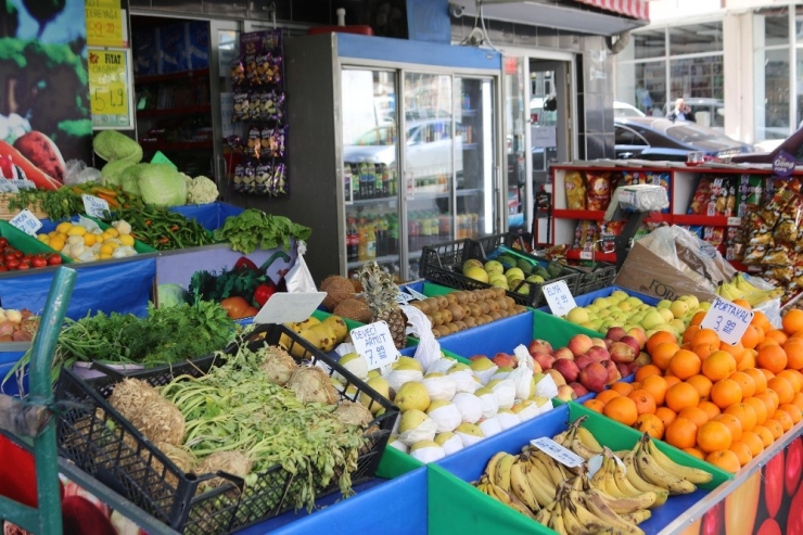 Motosikletle Gelip Hindistan Cevizi Ve Ananası Böyle Çaldılar