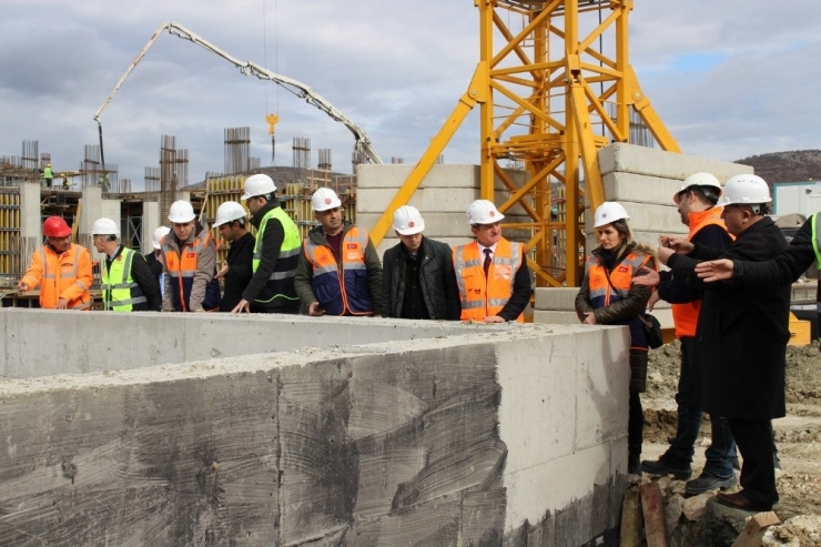 Deprem İzolatörü Deprem Etkilerini En Aza İndirir