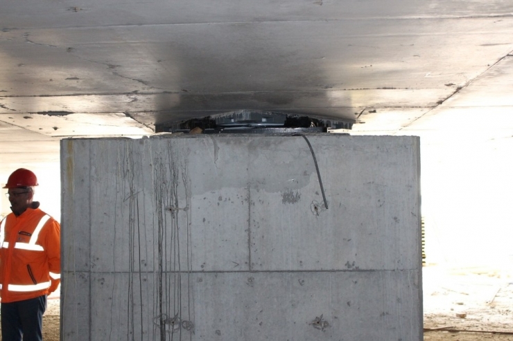 Deprem İzolatörü Deprem Etkilerini En Aza İndirir