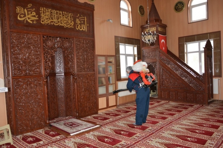 Aşkale’de Okul Taşıtları Camiler Ve Umumi Yerler İlaçlandı