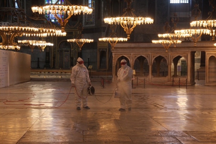 Tarihi Ayasofya Müzesi Dezenfekte Edildi