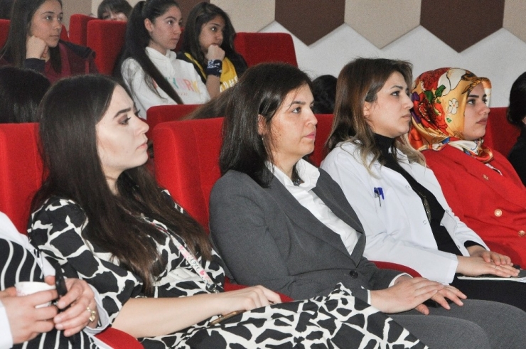 Büyükşehir’den Kız Öğrencilere “Değişim Yönetimi Eğitimi”