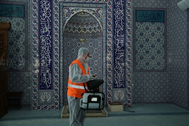 Gölbaşı’da Camiler Dezenfekte Edildi