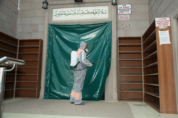 Gölbaşı’da Camiler Dezenfekte Edildi