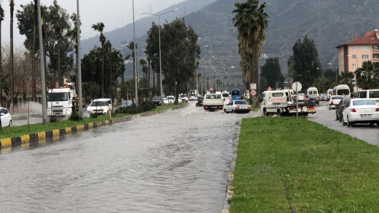 İskenderun Körfezi Turkuaz Rengine Büründü