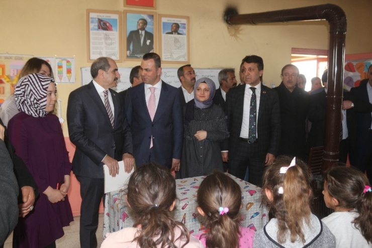 Vanlı İş Adamından Çığ Felaketinden Etkilenen İlçelere Yardım