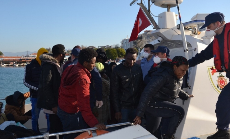İzmir’de 34 Sığınmacı Kurtarıldı