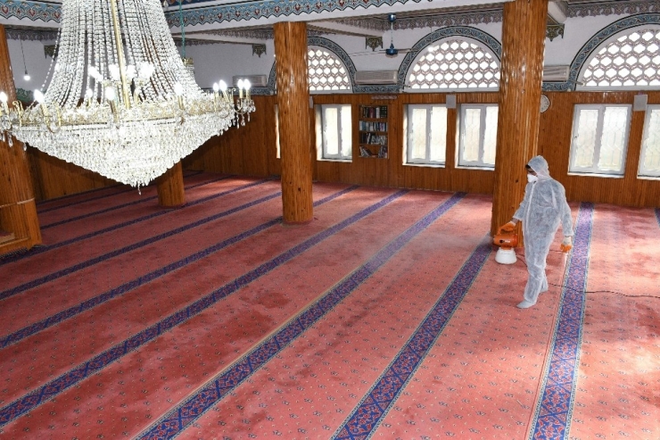 Camilerde Cuma Namazı Öncesi "Korona Virüs" Önlemi