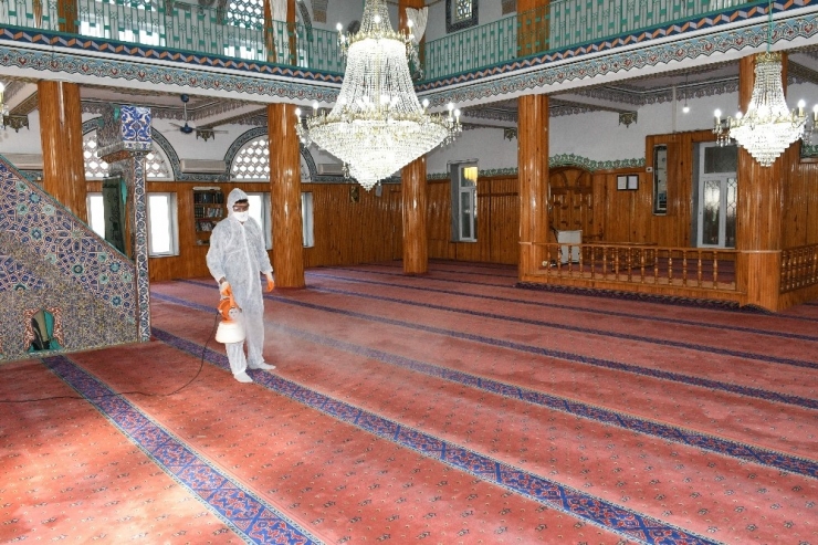 Camilerde Cuma Namazı Öncesi "Korona Virüs" Önlemi