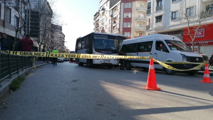 Özel Halk Otobüsünün Altında Kalan Yaşlı Kadın Hayatını Kaybetti