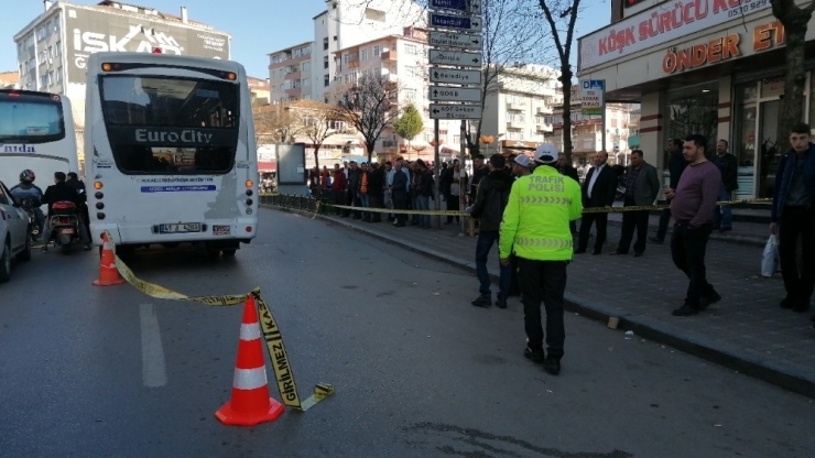 Özel Halk Otobüsünün Altında Kalan Yaşlı Kadın Hayatını Kaybetti