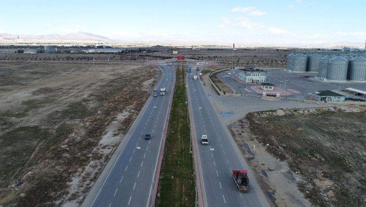 Konya Büyükşehir’den Aksaray Yolu Aslım Caddesi Girişine Köprülü Kavşak