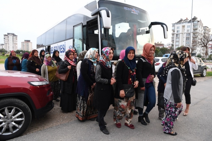 Çiftçi Kadınlar İlk Kez Sinemaya Girdi