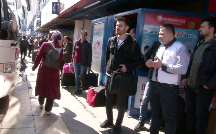 İstanbul’da Otogarda Tatil Yoğunluğu