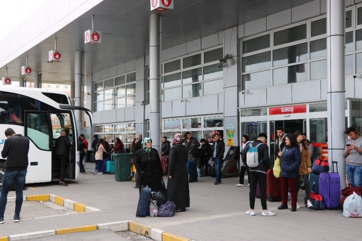 Niğde Otogarında Koronavirüs Yoğunluğu