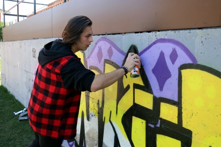 Küçük Yaşlarda İlgisini Çeken Grafiti Sanatı Yaşam Biçimi Oldu