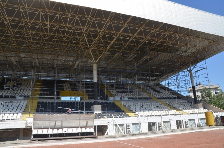 Kuşadası’nın Emektar Özer Türk Stadyumu Yenileniyor