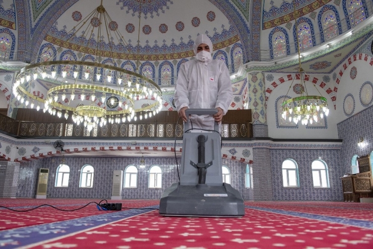 Mersin’de Koronaya Karşı Dezenfeksiyon Çalışmaları Yapılıyor