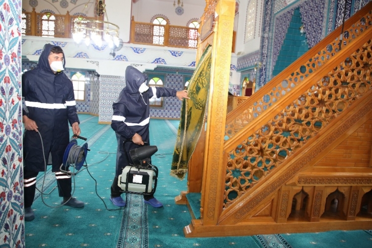 Mersin’deki İbadethanelere ’Koronavirüs’ Önlemi