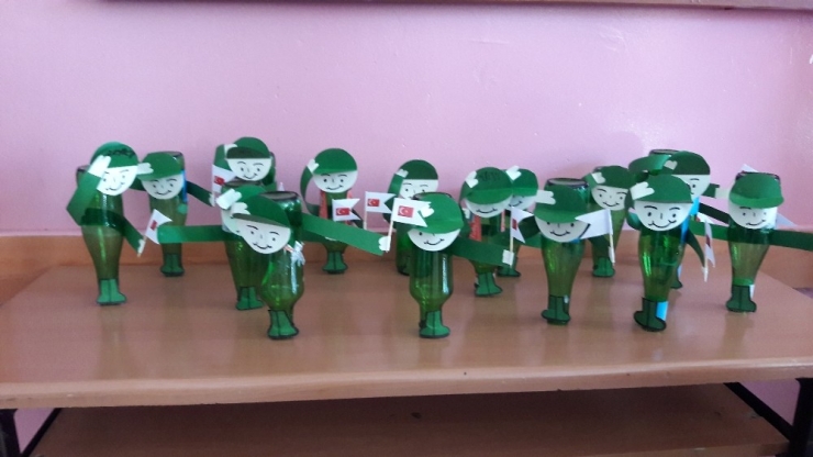 Minik Öğrencilerden Mehmetçiğe Anlamlı Destek