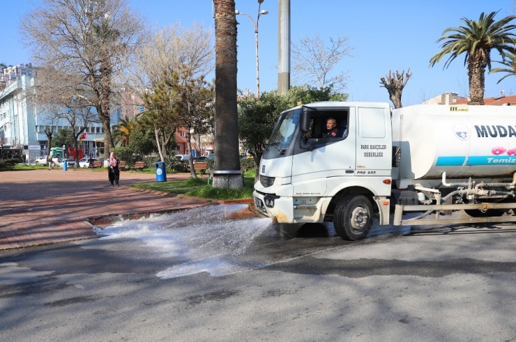 Mudanya’da Cadde Ve Sokaklar Yıkanıyor