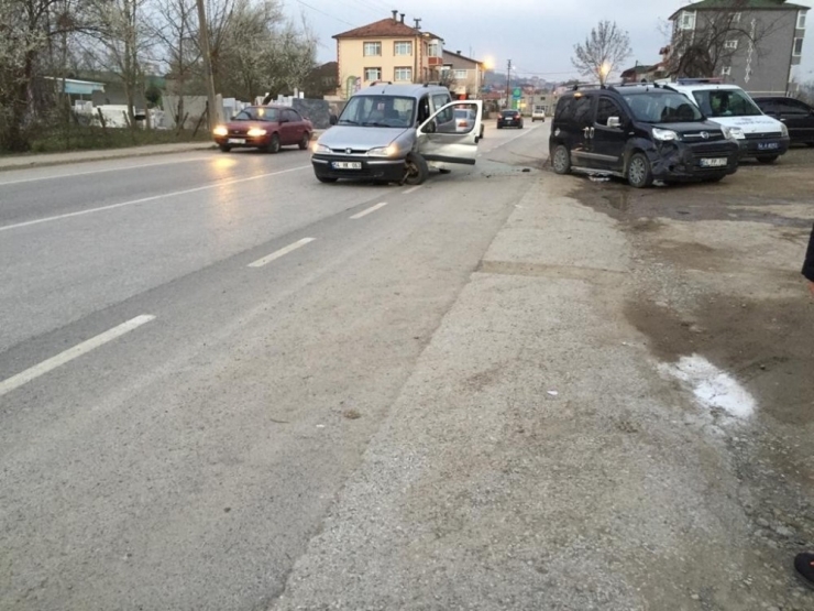 Kaynarca’da İki Araç Çarpıştı: 1 Yaralı