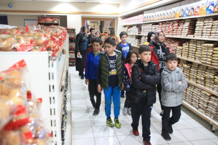 Öğrenciler Birincilik Ödülünü Hayır Kurumuna Bağışladılar