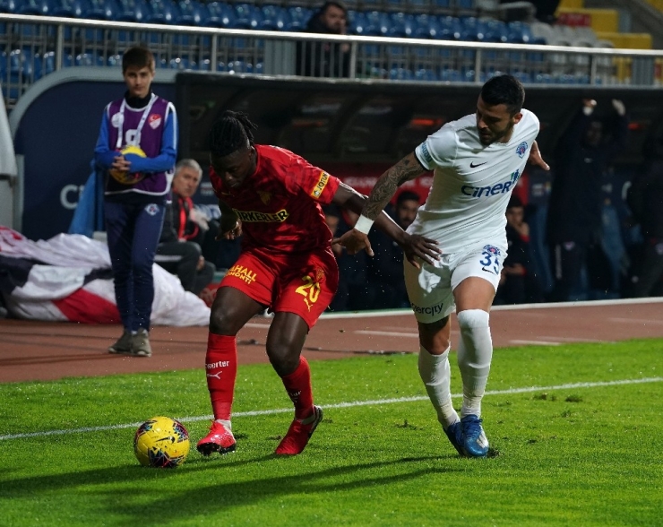 Süper Lig: Kasımpaşa: 1 - Göztepe: 0 (İlk Yarı)