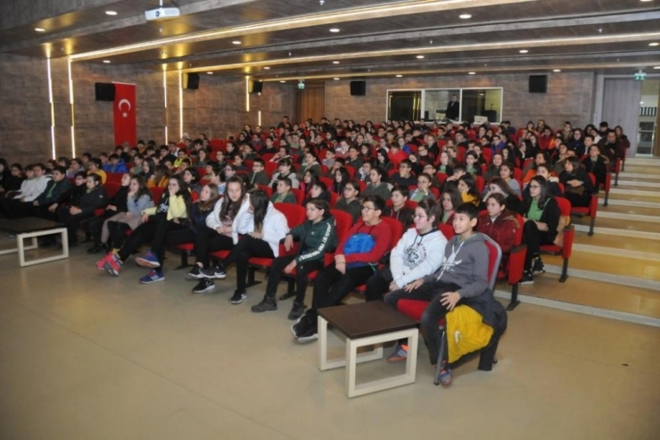 Gençler İçin Teknoloji Ve Yapay Zeka Seminerleri Başladı