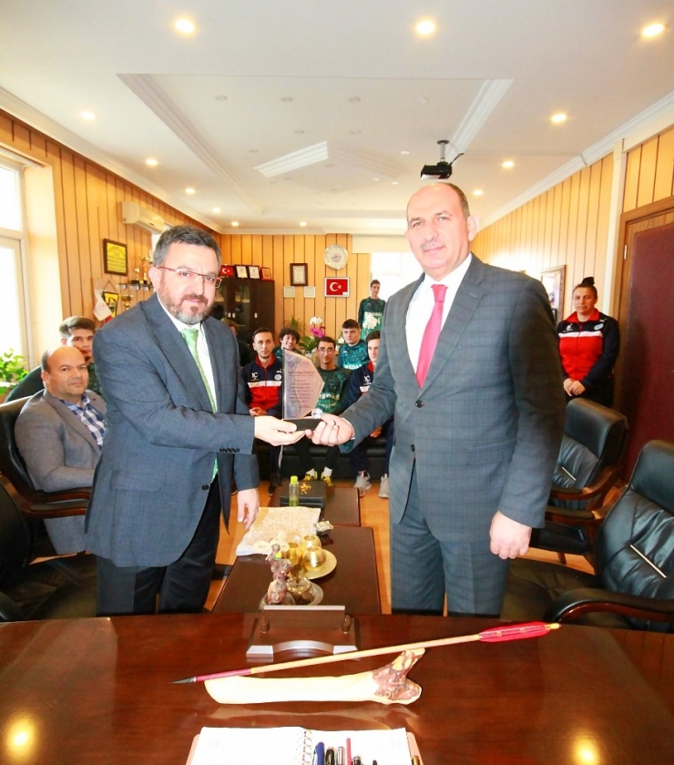 Tredaş Oyuncularından Gençlik Ve Spor İl Müdürü Üzgün’e Ziyaret