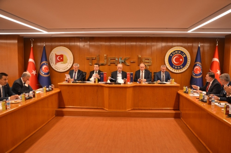 Türk-iş Başkanlar Kurulundan İş Yeri Sahiplerine: "Korona Virüse Karşı Önlemlerinizi Alın"