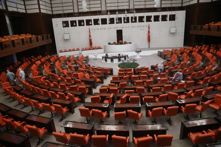 Tbmm Genel Kurulu Salonu Korona Virüsüne Karşı İlaçlandı
