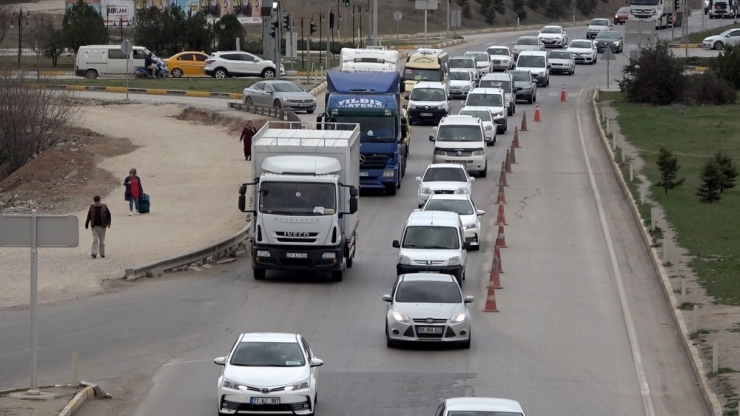 43 İlin Geçiş Güzergahında ’Korona Virüsü’ Tatili Yoğunluğu