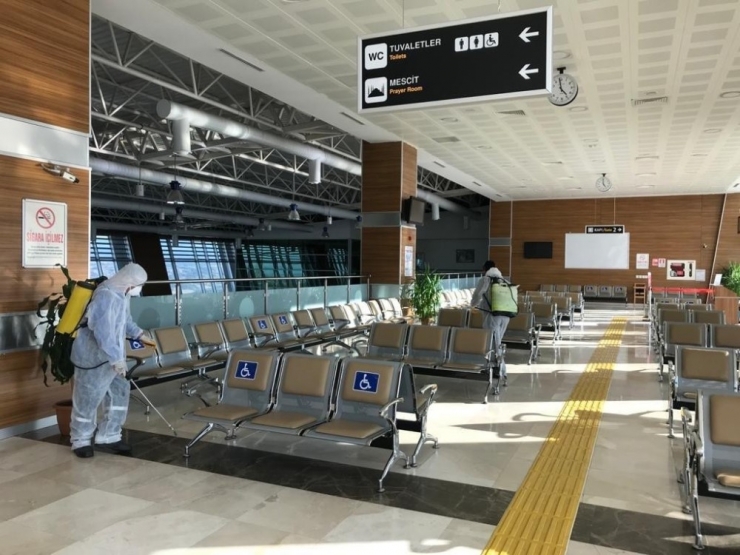 Türkiye’deki Tüm Havalimanları Korona Virüs Karşı Dezenfekte Ediliyor