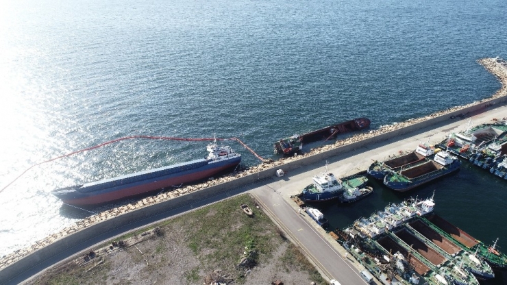 Tuzla’da Kaza Sonucu Yan Yatan Gemi Havadan Görüntülendi