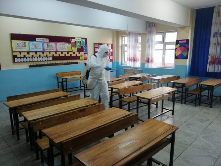Uşak’taki Okullarda Virüs Önlemi Alınmaya Başladı