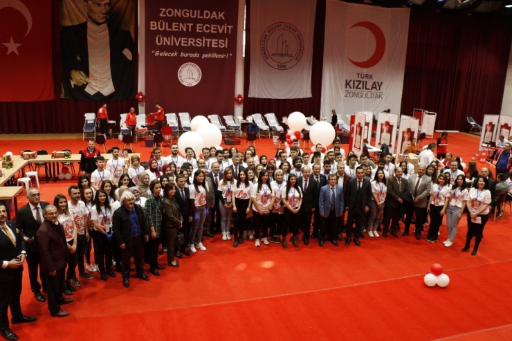 Beü’deki Kan Bağış Kampanyasında 1704 Ünite Kan Bağışlandı