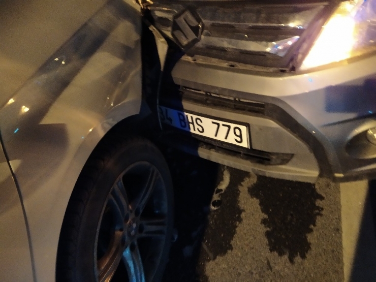 Alkollü Sürücü Park Halindeki Lüks Otomobile Çarptı: 1 Yaralı