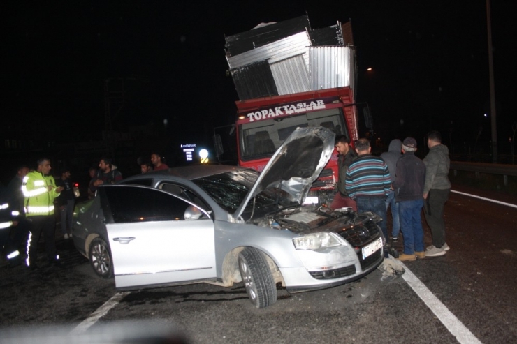 Karayoluna Ters Yönden Çıkarak Kamyon İle Çarpıştı