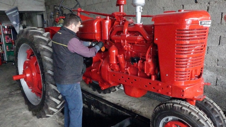 Hurda Halindeki 69 Yıllık Traktör Tamir Edildi, Görenler Nostalji Yaşadı