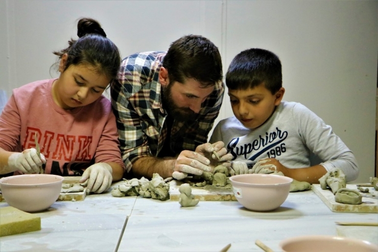 Minikler Hünerlerini Çamurda Sergiliyor