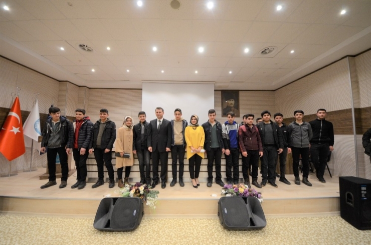 Beü’de Mehmet Akif Gençlik Ve Millet Paneli Düzenlendi