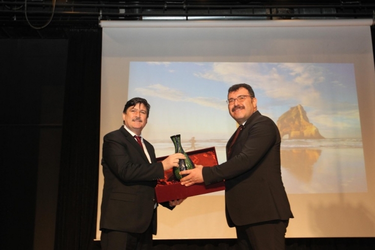 Beü’de ’Kariyer Planlaması Ve Başarı’ Konferansı Düzenlendi