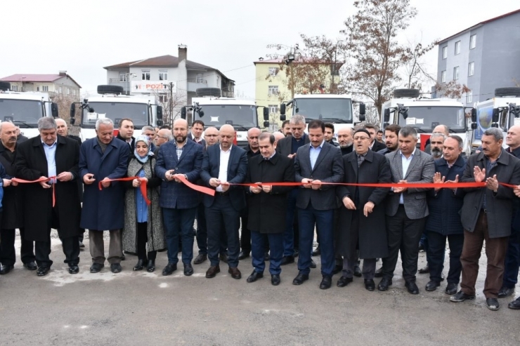 Tatvan Belediyesi 13 Yeni Hizmet Aracı Aldı