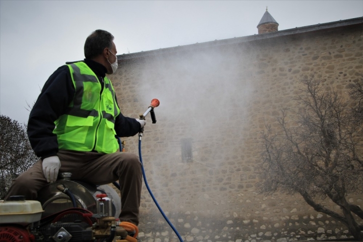 Elazığ’da Tarihi Mahalle Korona Virüsüne Karşı Dezenfekte Edildi