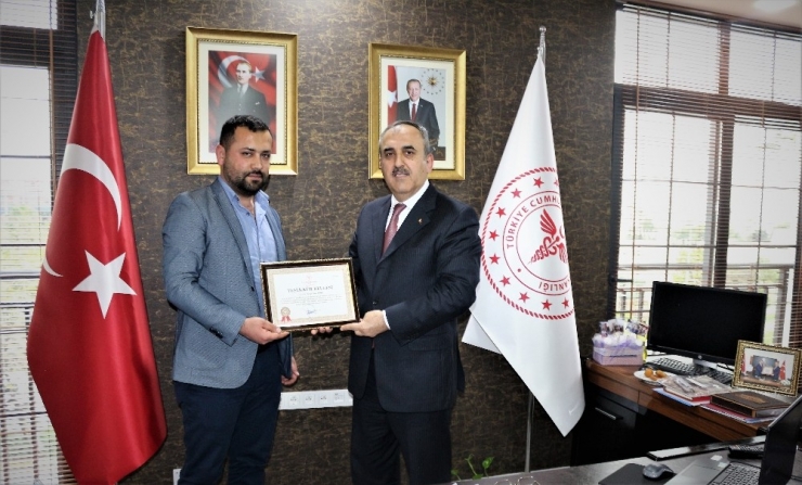 Sağlık Bakanlığının ‘Yılın Hekimi’ Ödülünü, Mersin’de Ballı Ve Serin Aldı